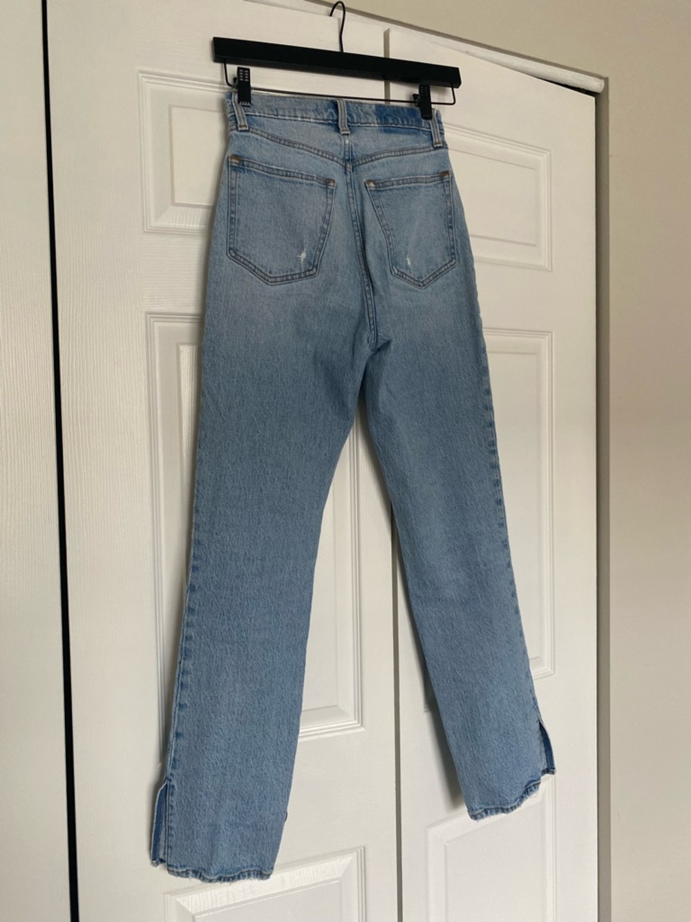 Abercrombie & Fitch 90s Straight Fit High-Rise Jeans in Light Wash - Picture 4 of 4